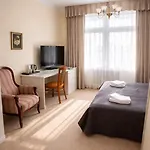 兹拉特斯洛普酒店 3*